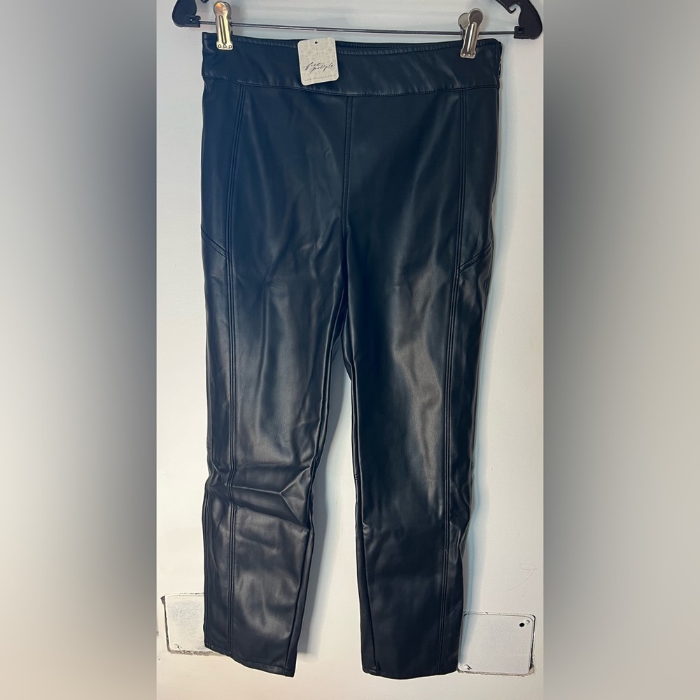 We The Free Unapologetic Pedal Pusher Pants in Black Size 0 NWT - Picture 2 of 10